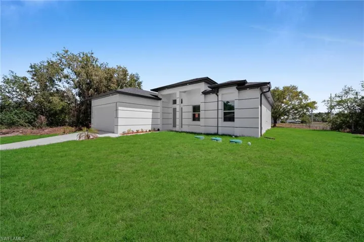 View of front of house featuring a front lawn