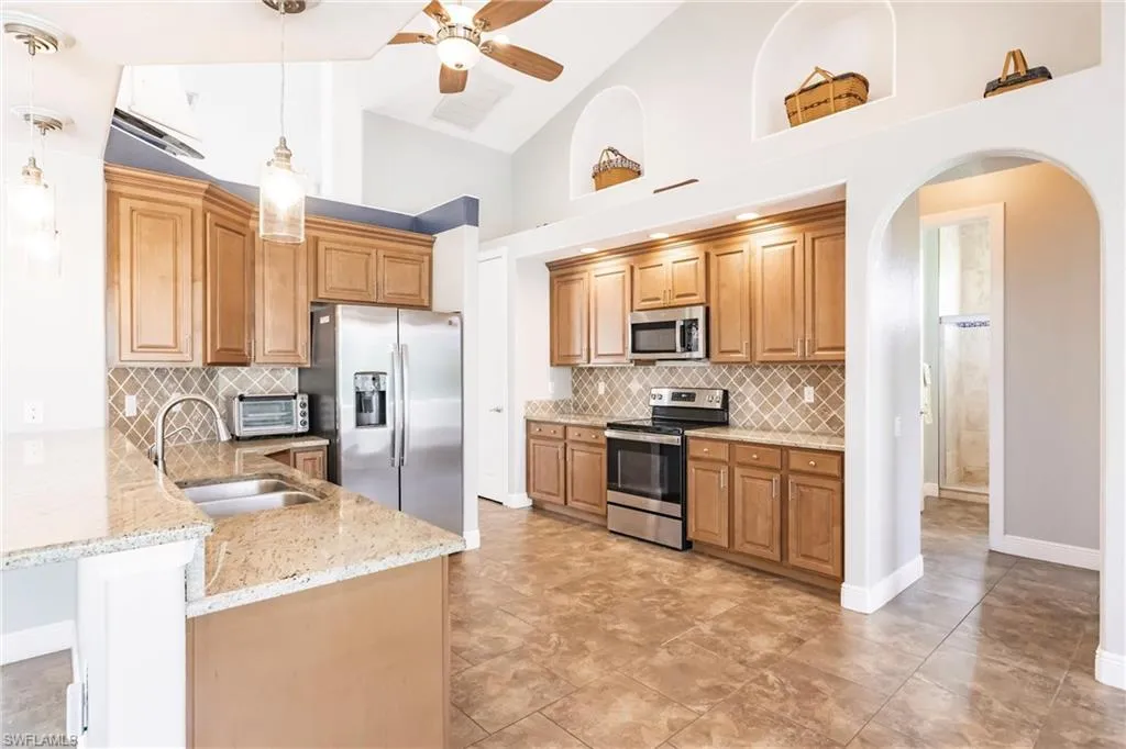 118 8th PL, Cape Coral, FL 33909,225056107