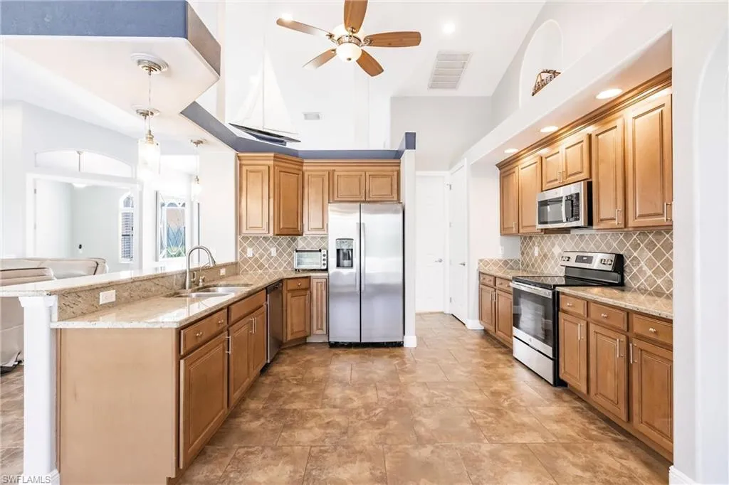 118 8th PL, Cape Coral, FL 33909,225056107