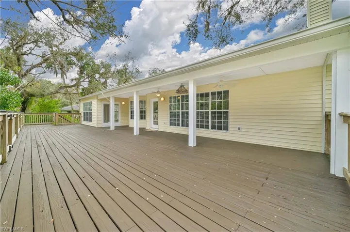 Rear lanai and Balconey