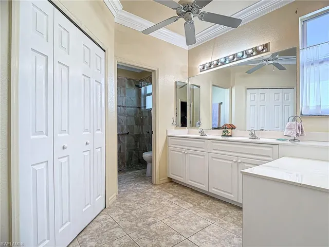 Eat in Kitchen area