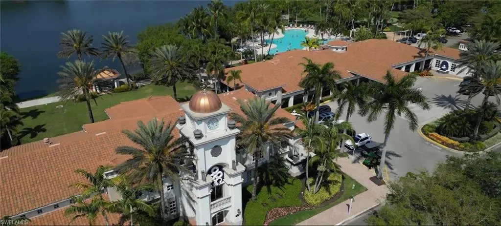 TOWN CENTER ISLAND WALK
