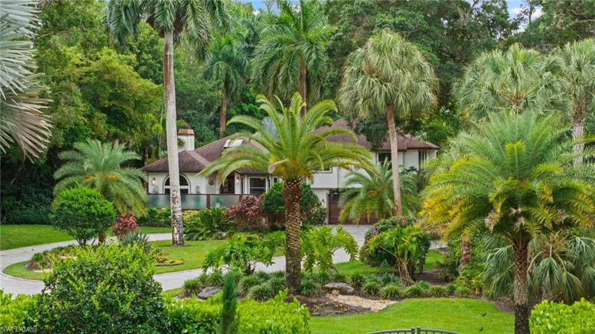 5070  Tamarind Ridge  DR, Naples, FL 34119
