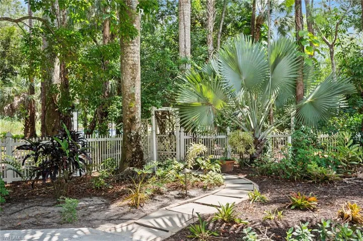 5070  Tamarind Ridge  DR, Naples, FL 34119