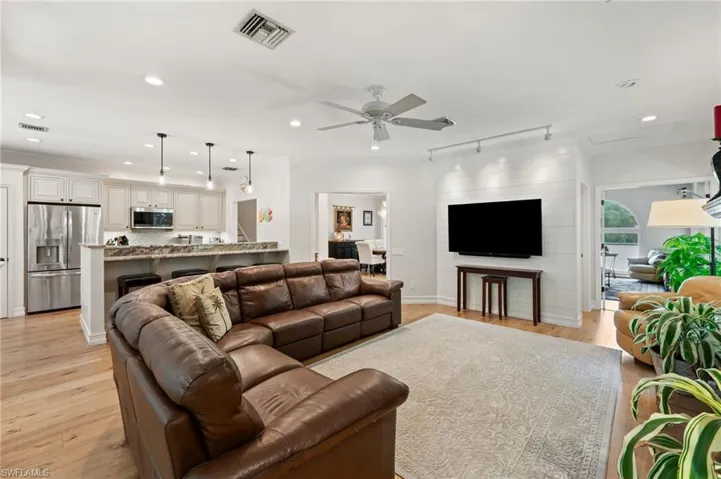 5070  Tamarind Ridge  DR, Naples, FL 34119