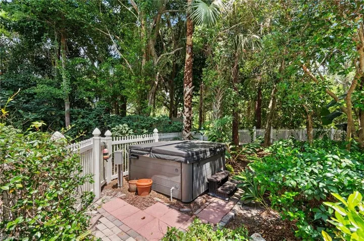 5070  Tamarind Ridge  DR, Naples, FL 34119