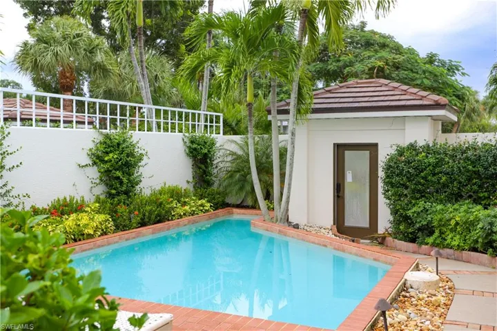 1136  6th S ST, Naples, FL 34102