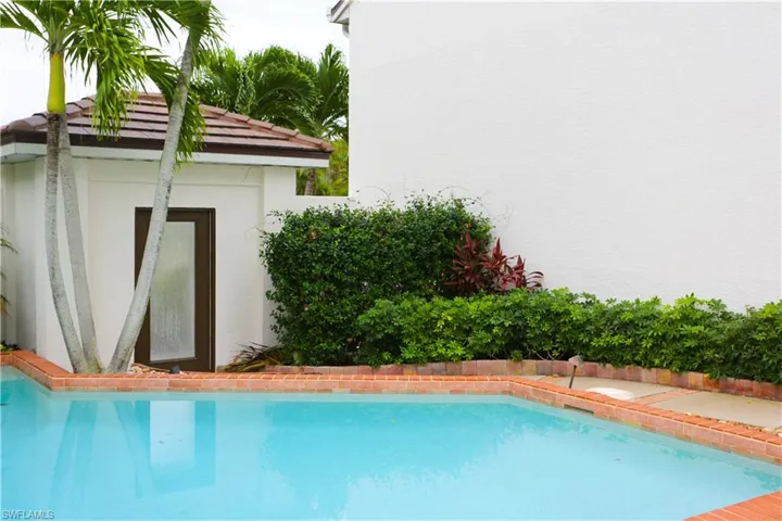 1136  6th S ST, Naples, FL 34102
