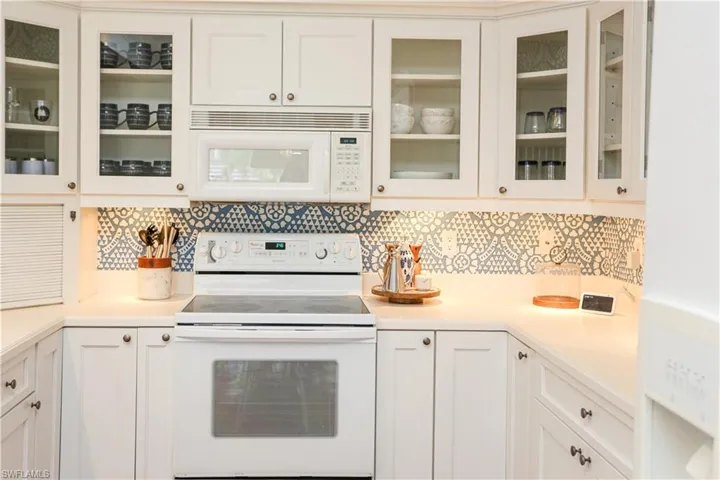1136  6th S ST, Naples, FL 34102