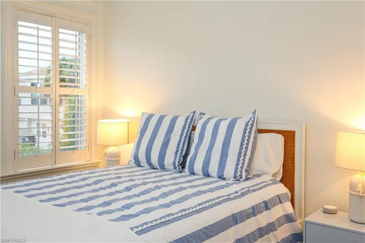 1136  6th S ST, Naples, FL 34102