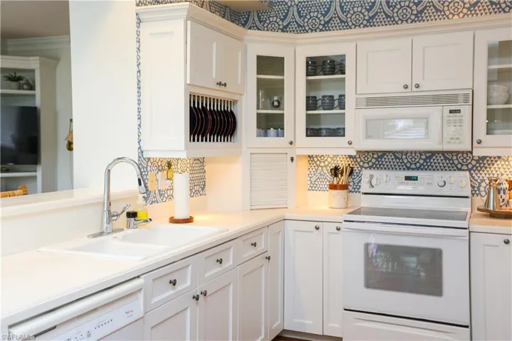 1136  6th S ST, Naples, FL 34102