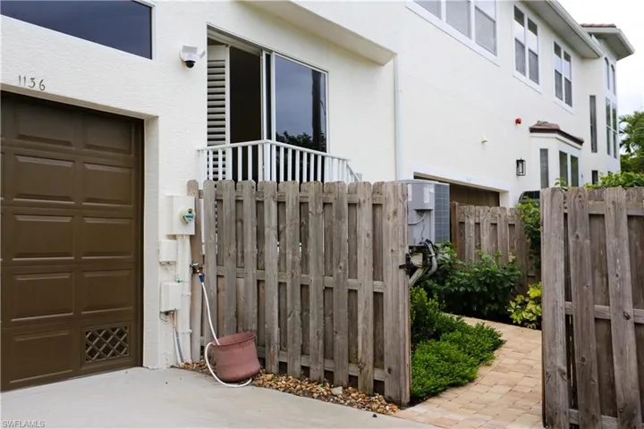 1136  6th S ST, Naples, FL 34102