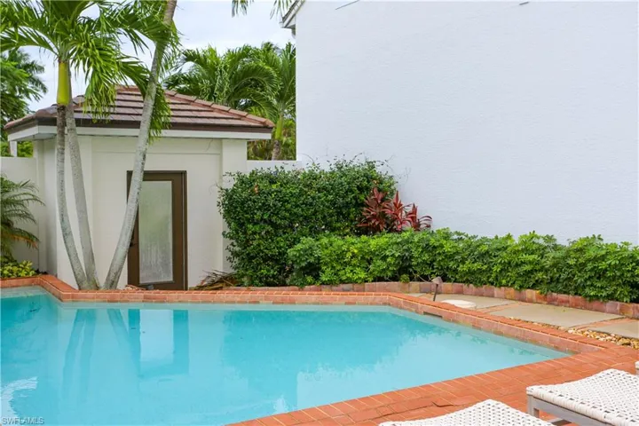 1136  6th S ST, Naples, FL 34102