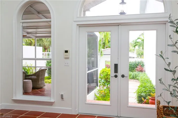 1136  6th S ST, Naples, FL 34102