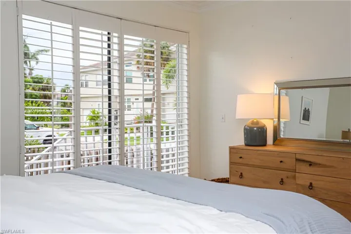 1136  6th S ST, Naples, FL 34102