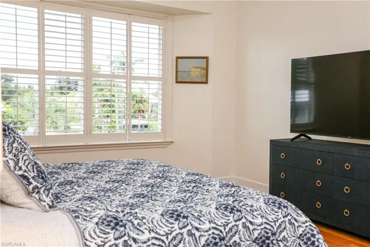 1136  6th S ST, Naples, FL 34102