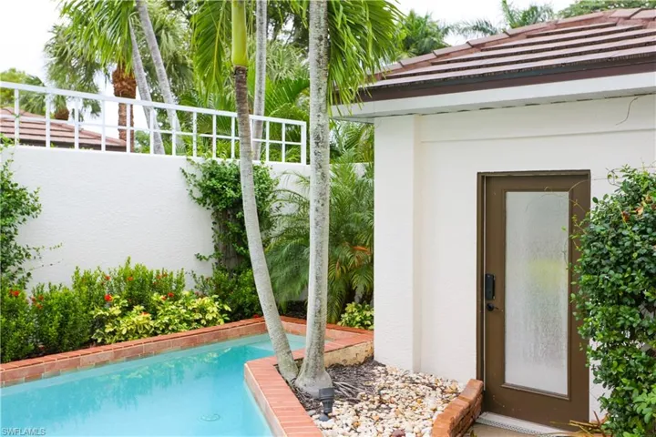 1136  6th S ST, Naples, FL 34102