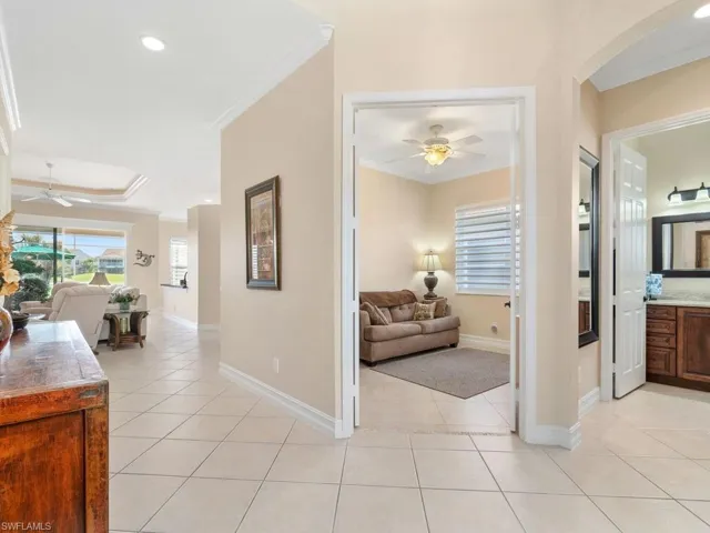 91  Glen Eagle  CIR, Naples, FL 34104