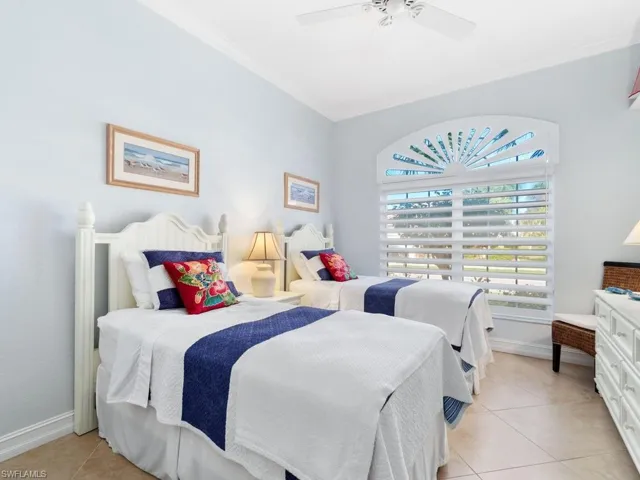 91  Glen Eagle  CIR, Naples, FL 34104