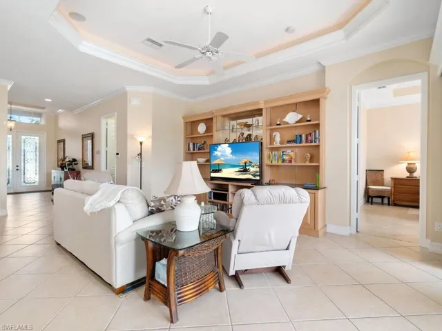 91  Glen Eagle  CIR, Naples, FL 34104