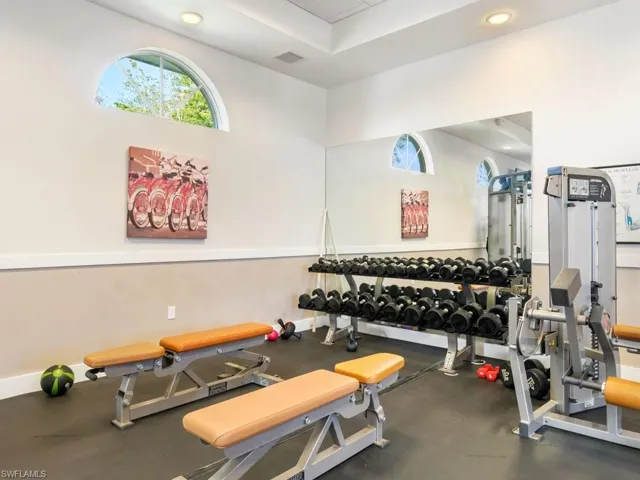 91  Glen Eagle  CIR, Naples, FL 34104