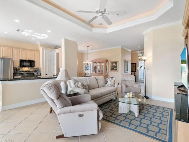 91  Glen Eagle  CIR, Naples, FL 34104