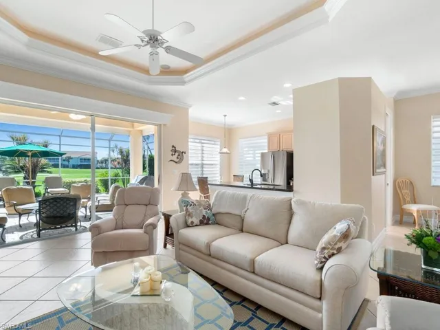 91  Glen Eagle  CIR, Naples, FL 34104