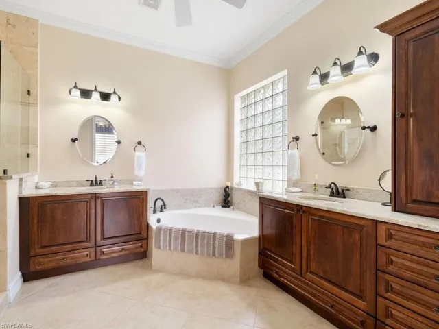 91  Glen Eagle  CIR, Naples, FL 34104