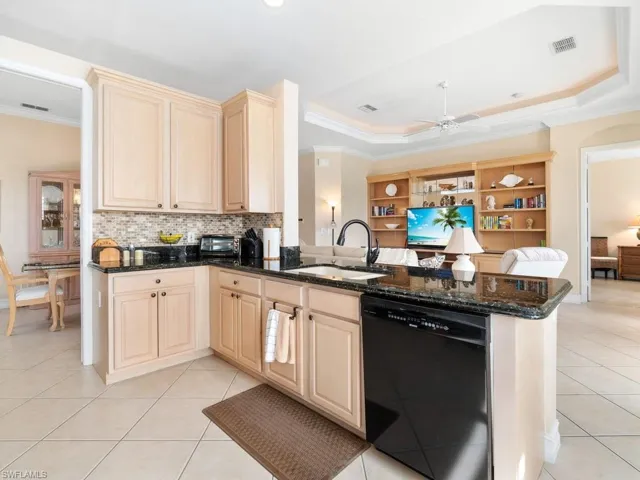 91  Glen Eagle  CIR, Naples, FL 34104