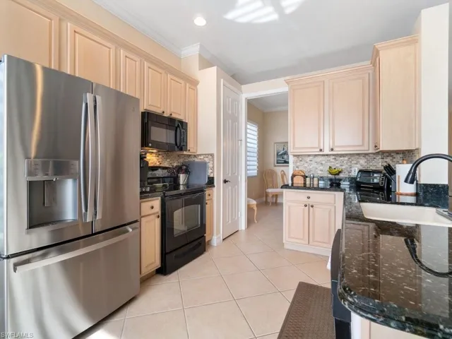 91  Glen Eagle  CIR, Naples, FL 34104