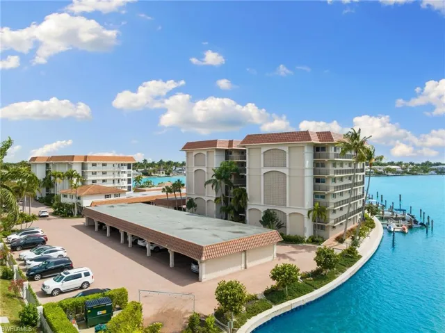 222 Harbour Dr # 207, Naples, Florida 34103