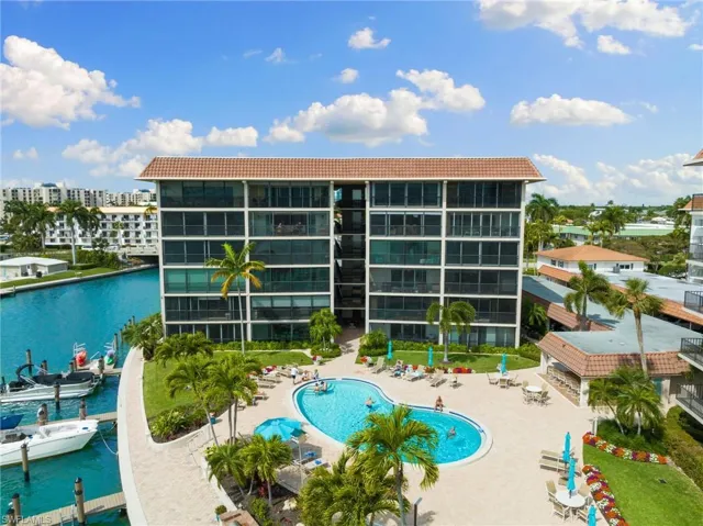 222 Harbour Dr # 207, Naples, Florida 34103