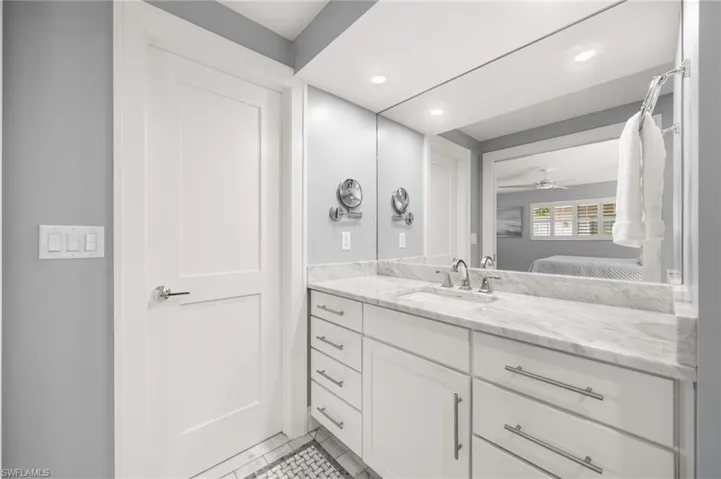 222 Harbour Dr # 207, Naples, Florida 34103