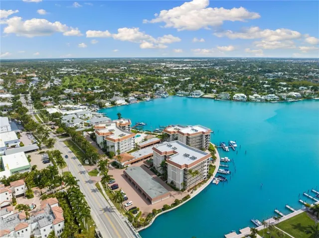 222 Harbour Dr # 207, Naples, Florida 34103