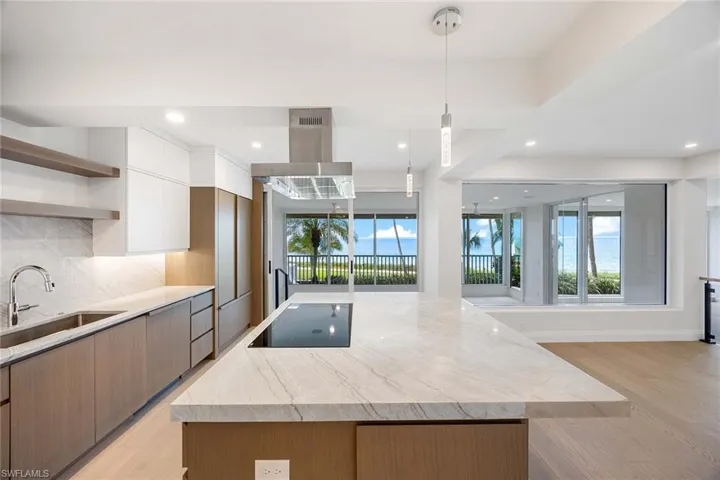 4301  Gulf Shore N BLVD, Naples, FL 34103