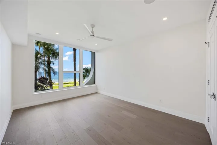 4301  Gulf Shore N BLVD, Naples, FL 34103