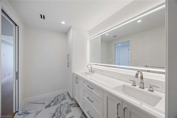 4301  Gulf Shore N BLVD, Naples, FL 34103