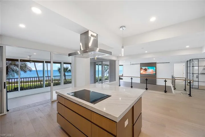 4301  Gulf Shore N BLVD, Naples, FL 34103