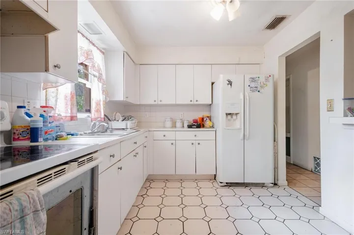 1208 Barnsdale St, Lehigh Acres, Florida 33936