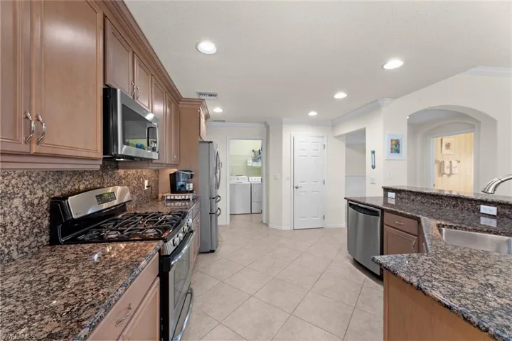 Kitchen w/granite counters and backsplash
