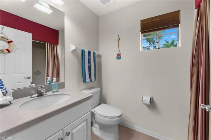 En-suite bath for 3rd guest bedroom