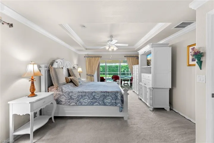 Master bedroom w/tray ceiling
