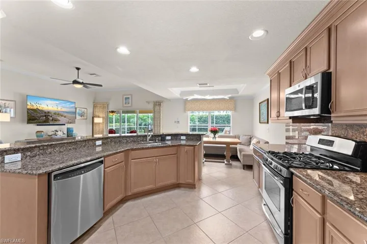 Kitchen, looking to family room, breakfast nook