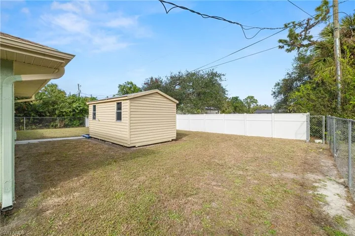 View of yard featuring a storage shed