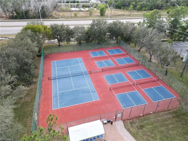 Pickleball & Tennis Courts