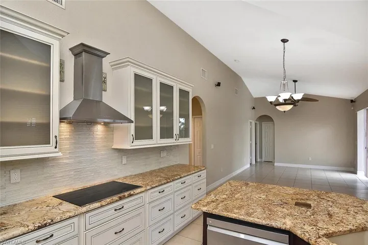 Bright Spacious Kitchen