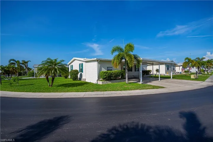 Huge corner lot!