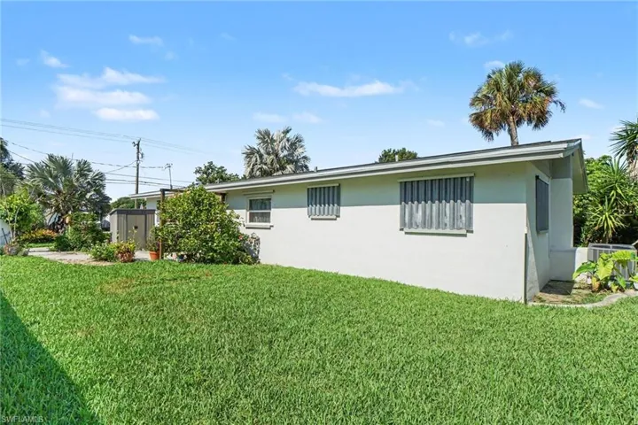 1564 Ixora Dr, North Fort Myers, Florida 33917