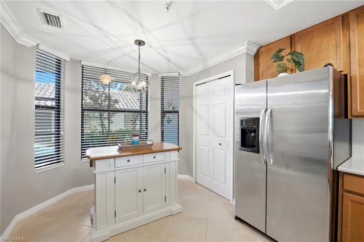 Island and spacious pantry