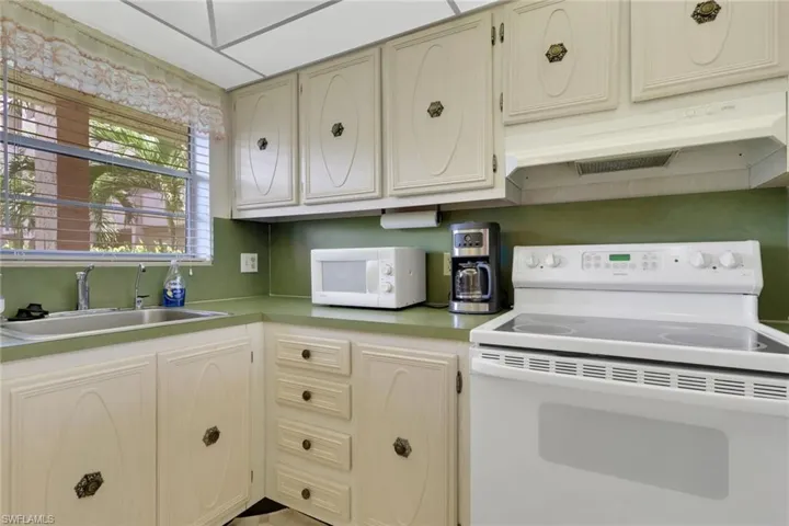 200 Forest Lakes Blvd 108, Naples, Florida 34105